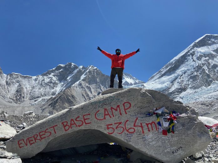 mount everest base camp rock