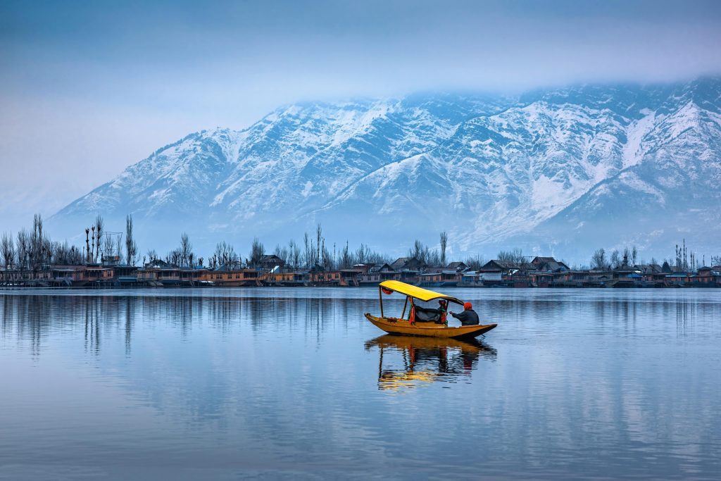 shikara ride dal lake