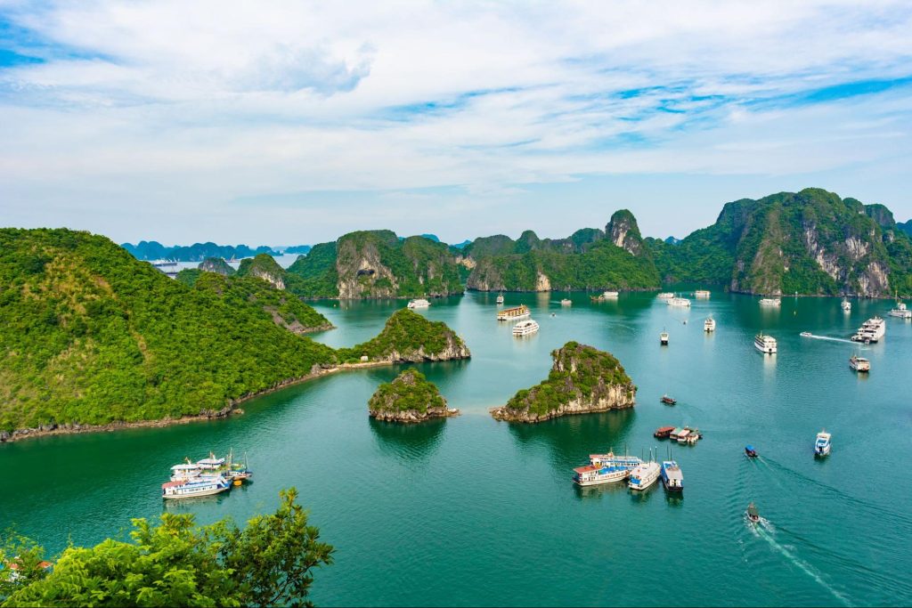 trek in vietnam - halong bay