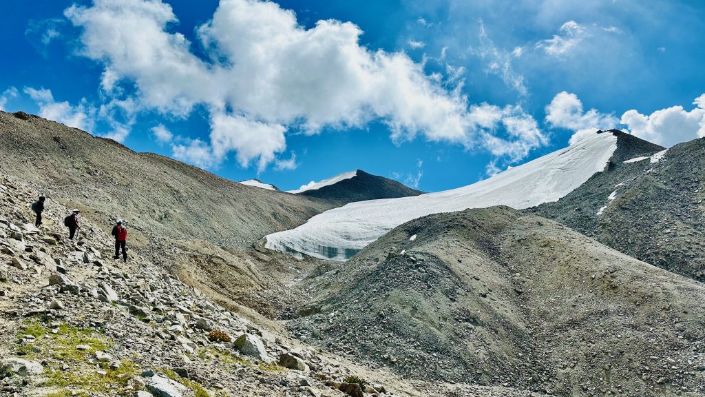 boulders, trekkers, mountains, alpine desert, clouds, glacier