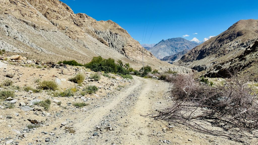 Jeep road, dusty road, ladakh road